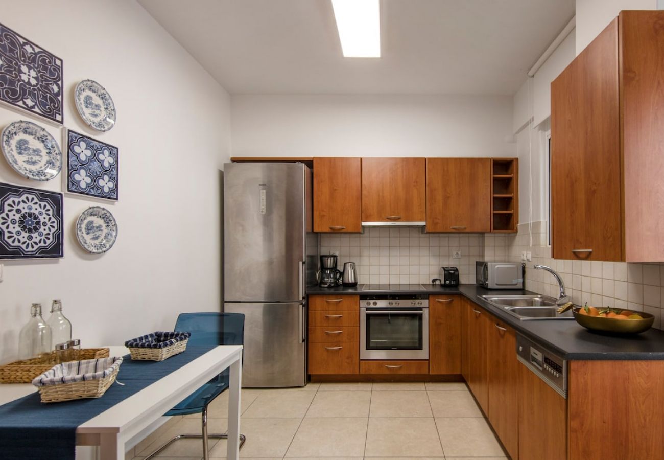 Apartment in Athens - 6 Bdr apt, VDSL, 2 mins from Acropolis museum