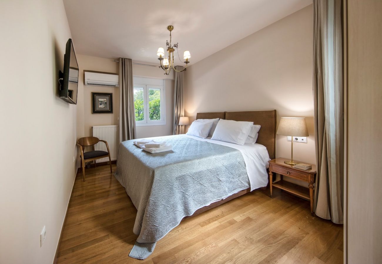 Apartment in Athens - 6 Bdr apt, VDSL, 2 mins from Acropolis museum