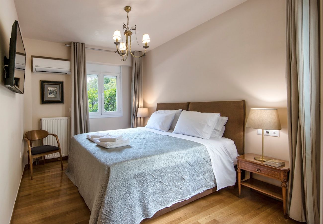 Apartment in Athens - 6 Bdr apt, VDSL, 2 mins from Acropolis museum