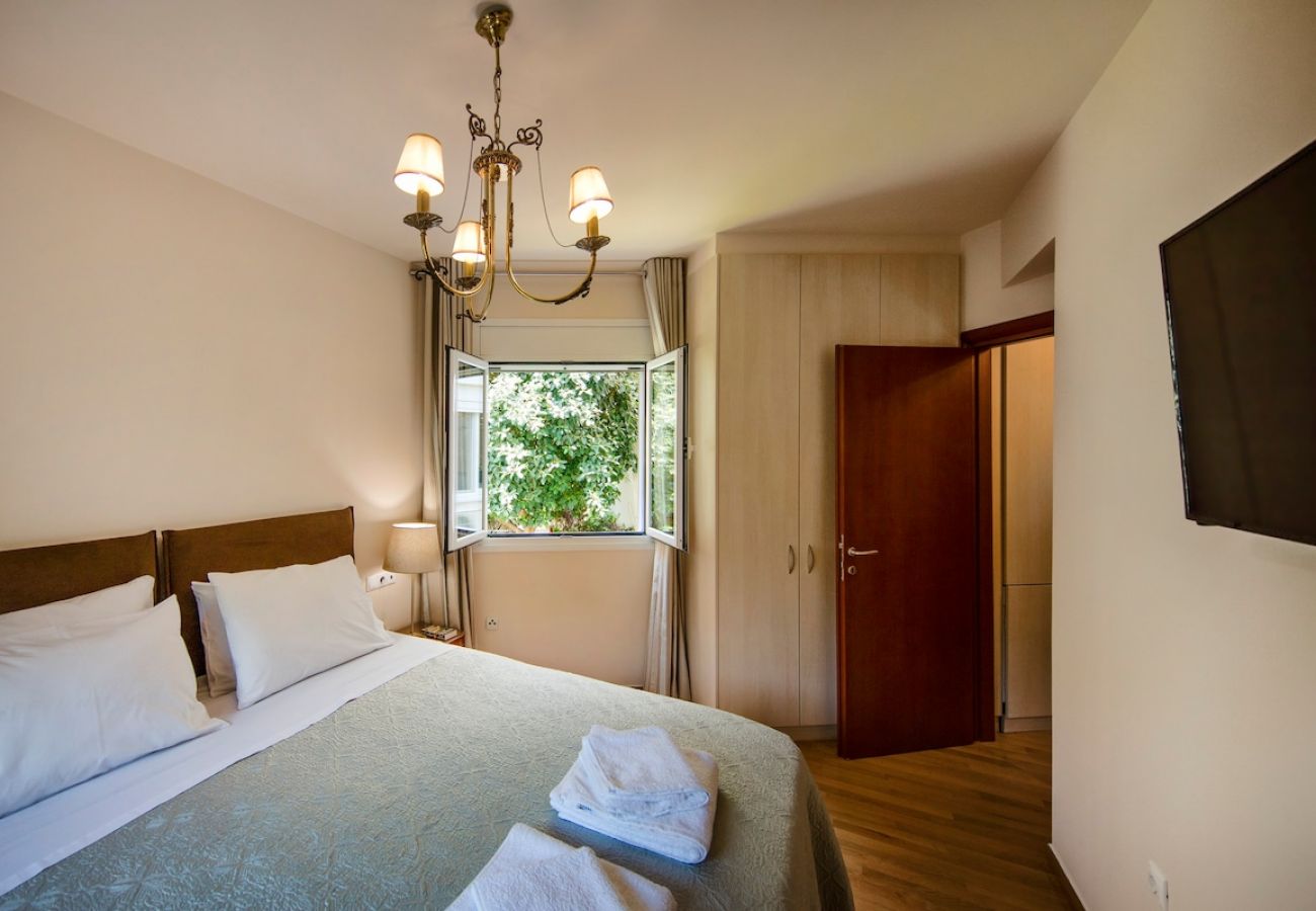 Apartment in Athens - 6 Bdr apt, VDSL, 2 mins from Acropolis museum