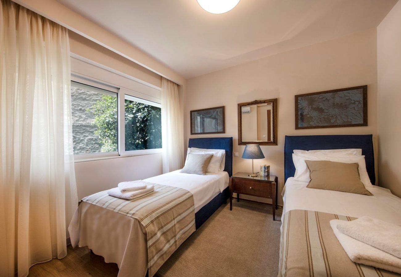 Apartment in Athens - 6 Bdr apt, VDSL, 2 mins from Acropolis museum