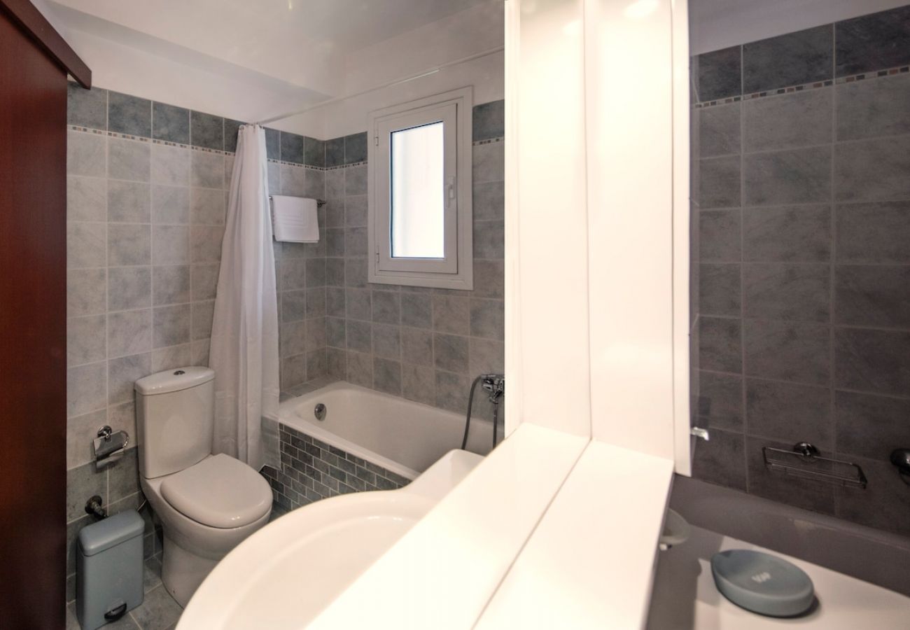 Apartment in Athens - 6 Bdr apt, VDSL, 2 mins from Acropolis museum