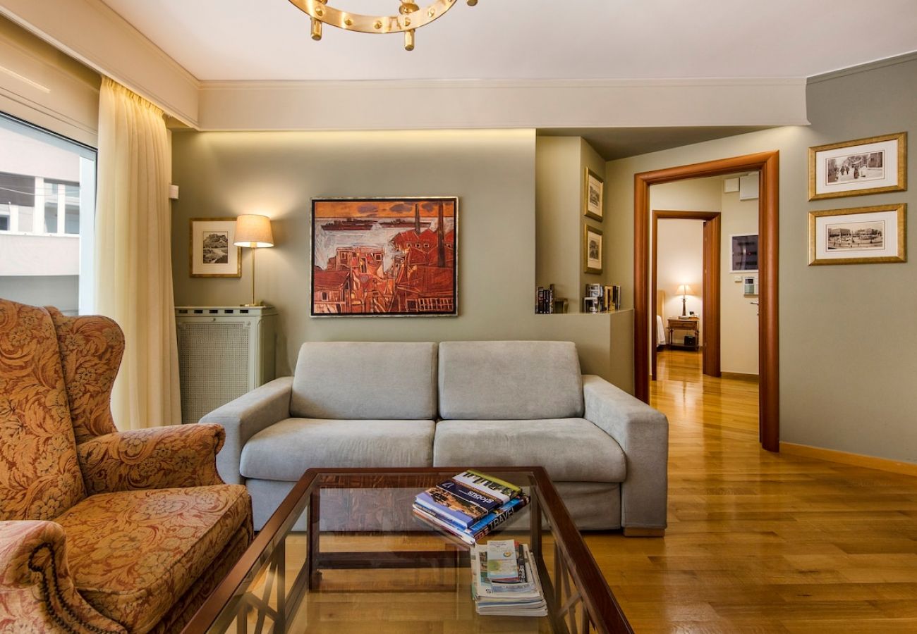 Apartment in Athens - 6 Bdr apt, VDSL, 2 mins from Acropolis museum