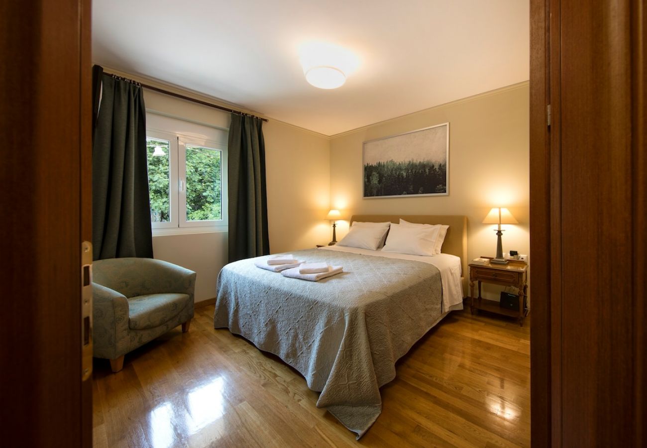 Apartment in Athens - 6 Bdr apt, VDSL, 2 mins from Acropolis museum