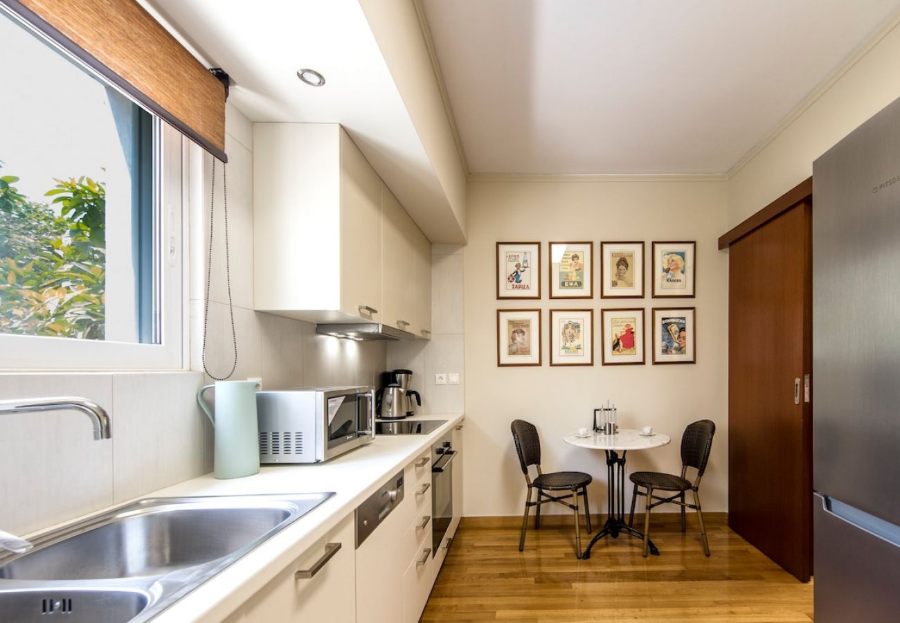 Apartment in Athens - 6 Bdr apt, VDSL, 2 mins from Acropolis museum