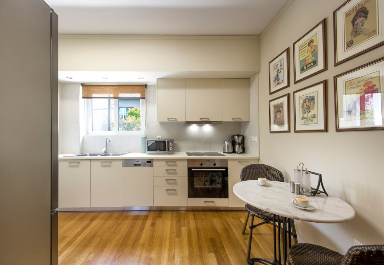 Apartment in Athens - 6 Bdr apt, VDSL, 2 mins from Acropolis museum