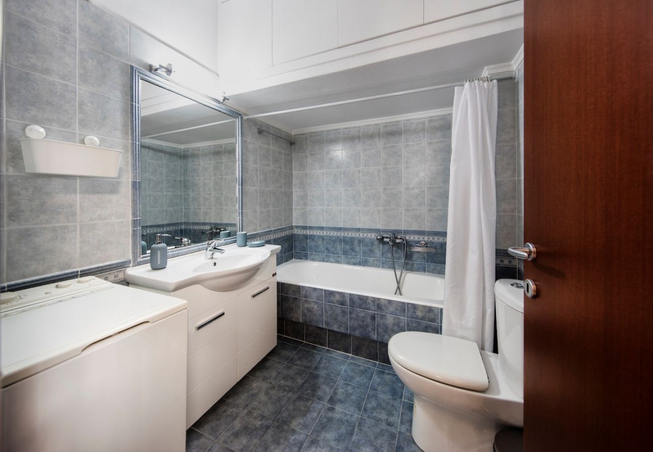 Apartment in Athens - 6 Bdr apt, VDSL, 2 mins from Acropolis museum
