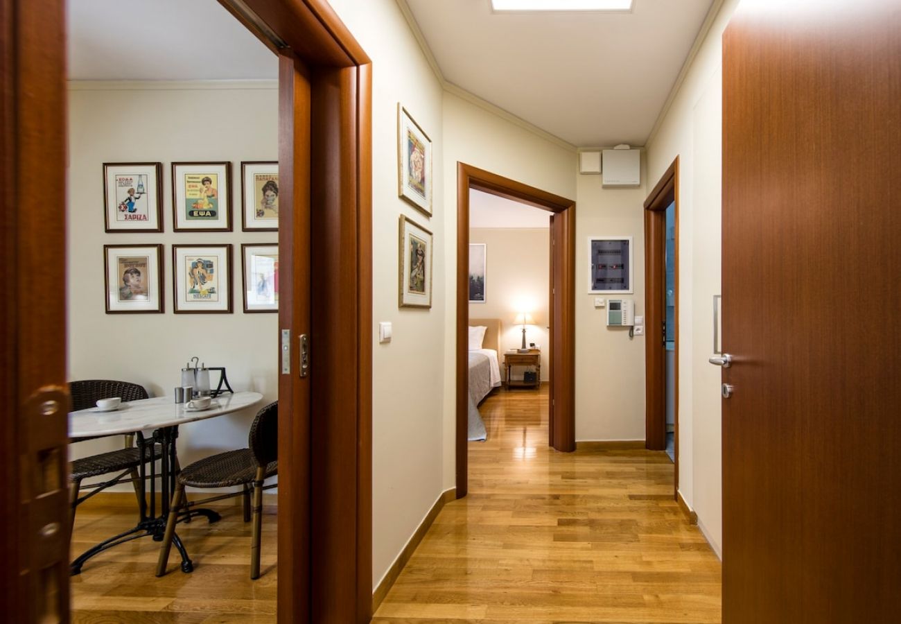 Apartment in Athens - 6 Bdr apt, VDSL, 2 mins from Acropolis museum