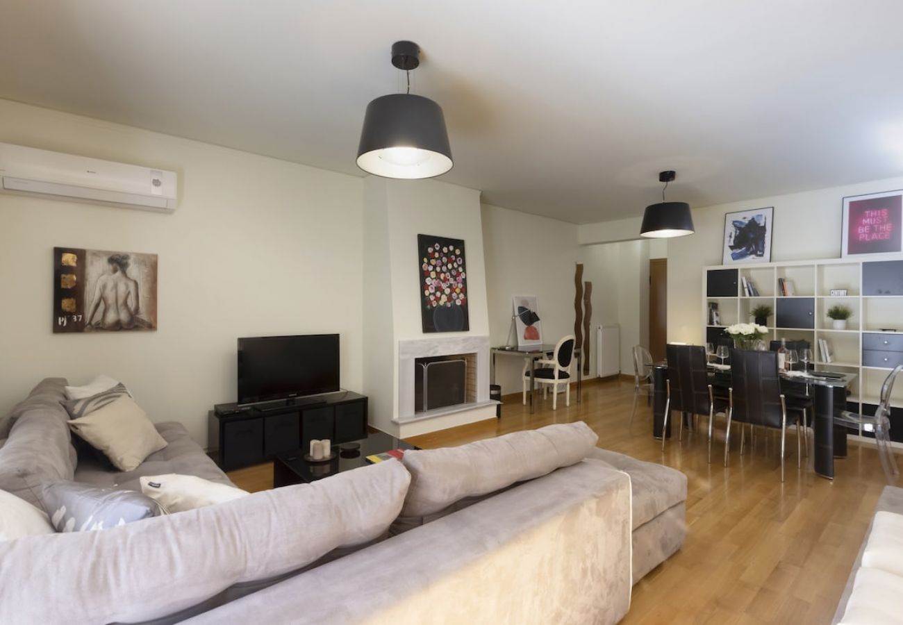 Apartment in Athens - 6 Bdr apt, VDSL, 2 mins from Acropolis museum