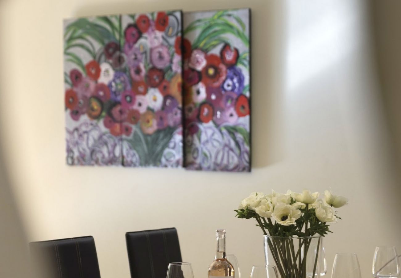 Apartment in Athens - 6 Bdr apt, VDSL, 2 mins from Acropolis museum