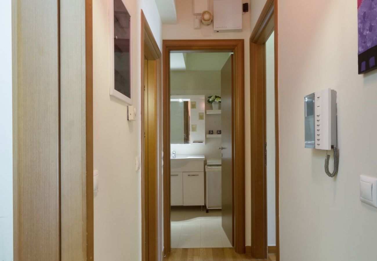 Apartment in Athens - 6 Bdr apt, VDSL, 2 mins from Acropolis museum