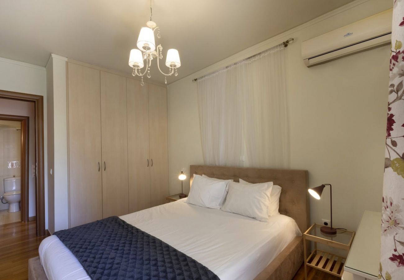Apartment in Athens - 6 Bdr apt, VDSL, 2 mins from Acropolis museum