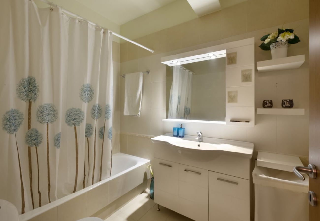 Apartment in Athens - 6 Bdr apt, VDSL, 2 mins from Acropolis museum