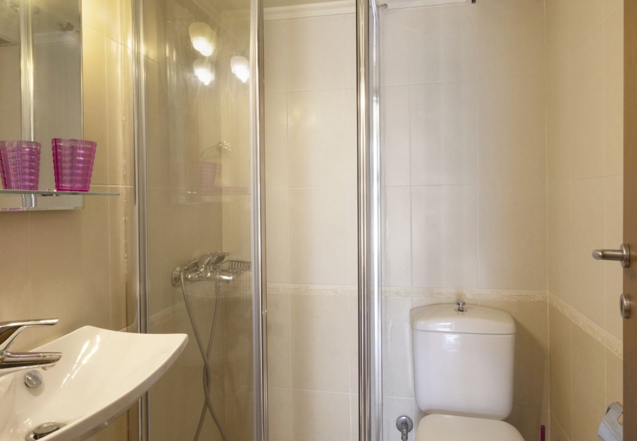 Apartment in Athens - 6 Bdr apt, VDSL, 2 mins from Acropolis museum