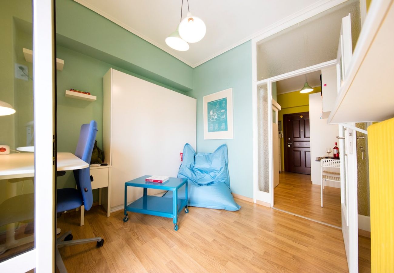 Apartment in Athens - Startupper's Pad in real Athenian neighbourhood 