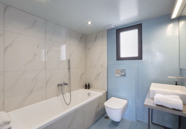 Apartment in Athens - Top Floor Renv 3BDR APT / “Pedion tou Areos”  Apartment in Athens - Top Floor Renv 3BDR APT / “Pedion tou Areos”