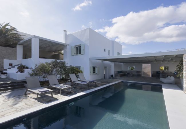 Villa in Ampelas - Stunning Beachfront 3BR Villa that has it ALL! 