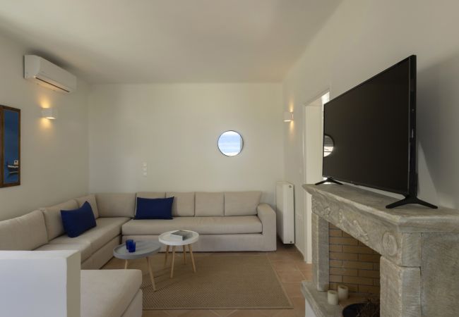 Villa in Ampelas - Stunning Beachfront 3BR Villa that has it ALL!  Villa in Ampelas - Stunning Beachfront 3BR Villa that has it ALL!