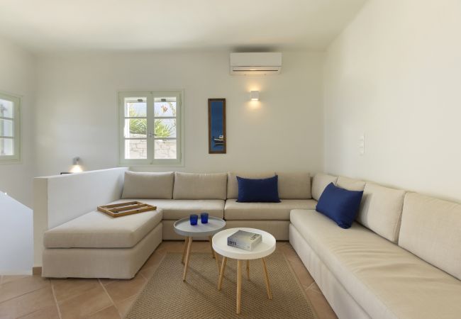 Villa in Ampelas - Stunning Beachfront 3BR Villa that has it ALL!  Villa in Ampelas - Stunning Beachfront 3BR Villa that has it ALL!