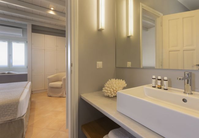 Villa in Ampelas - Stunning Beachfront 3BR Villa that has it ALL!  Villa in Ampelas - Stunning Beachfront 3BR Villa that has it ALL!