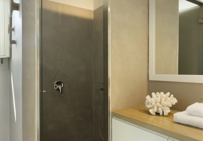 Villa in Ampelas - Stunning Beachfront 3BR Villa that has it ALL!  Villa in Ampelas - Stunning Beachfront 3BR Villa that has it ALL!