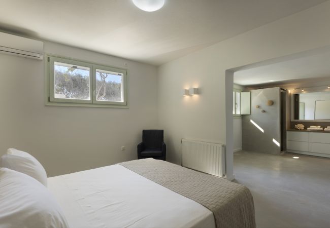 Villa in Ampelas - Stunning Beachfront 3BR Villa that has it ALL!  Villa in Ampelas - Stunning Beachfront 3BR Villa that has it ALL!