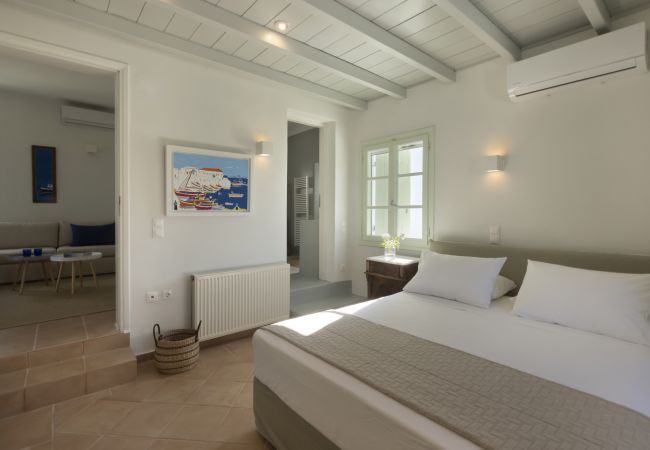 Villa in Ampelas - Stunning Beachfront 3BR Villa that has it ALL!  Villa in Ampelas - Stunning Beachfront 3BR Villa that has it ALL!