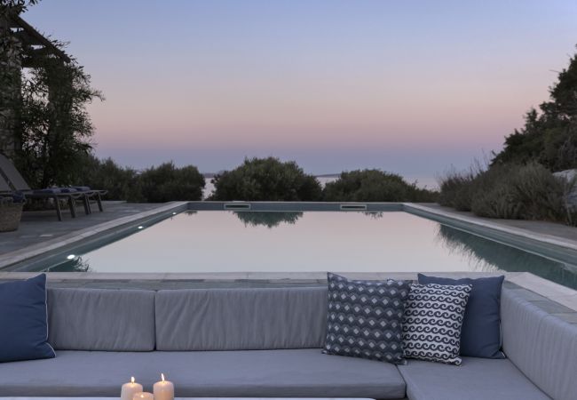 Villa Alkyoni · Beautiful 10-person Family Villa w