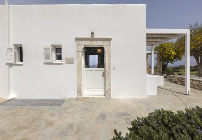 Villa in Ampelas - Beautiful 10-person Family Villa with Great Views  Villa in Ampelas - Beautiful 10-person Family Villa with Great Views