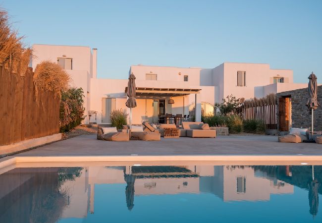 Villa Sunbeam · 4BR SEAFRONT GEM. STUNNING & AT TO