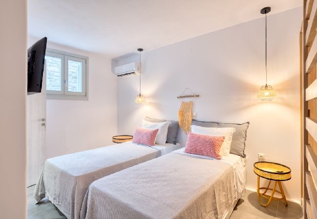 Villa in Xifara - 4BR SEAFRONT GEM. STUNNING & AT TOP LOCATION  Villa in Xifara - 4BR SEAFRONT GEM. STUNNING & AT TOP LOCATION
