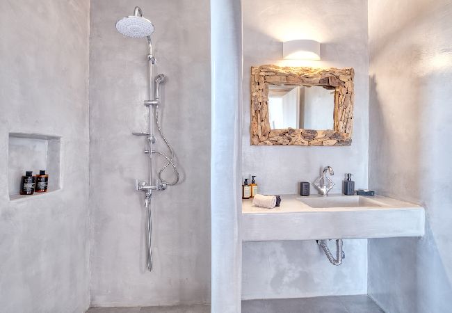 Villa in Xifara - 4BR SEAFRONT GEM. STUNNING & AT TOP LOCATION  Villa in Xifara - 4BR SEAFRONT GEM. STUNNING & AT TOP LOCATION
