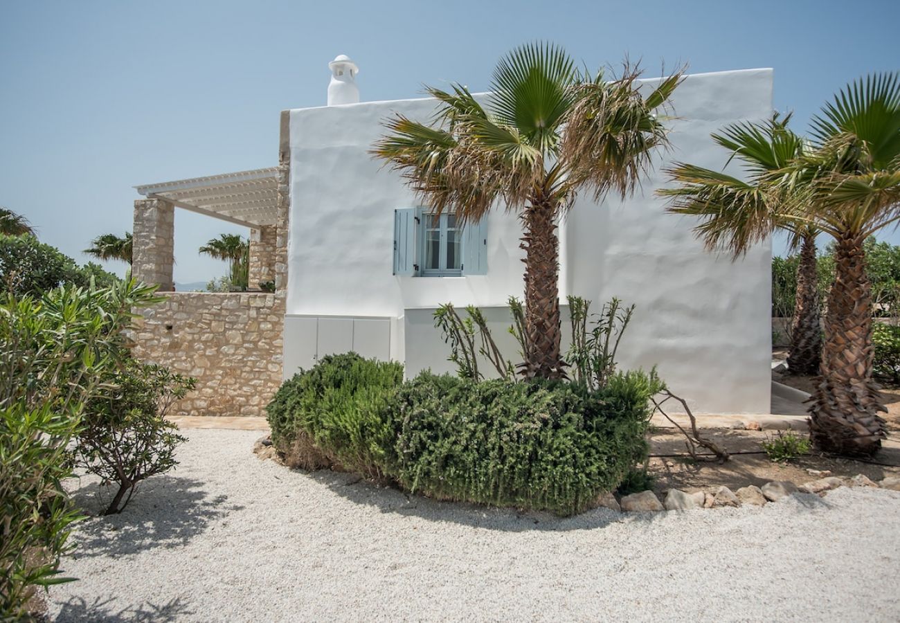 Villa in Ampelas - Eclectic island villa - gorgeous sea views, garden 