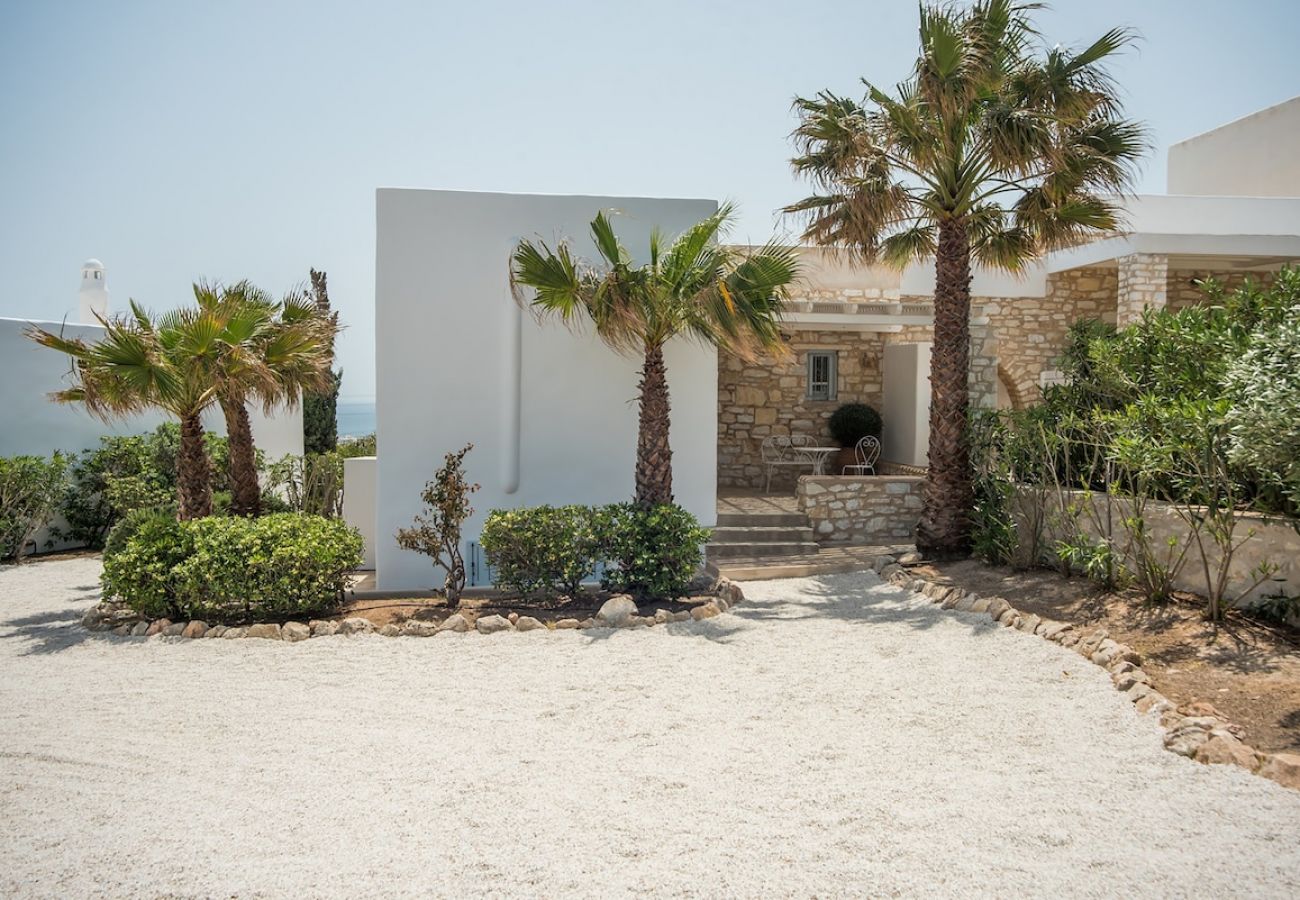 Villa in Ampelas - Eclectic island villa - gorgeous sea views, garden 