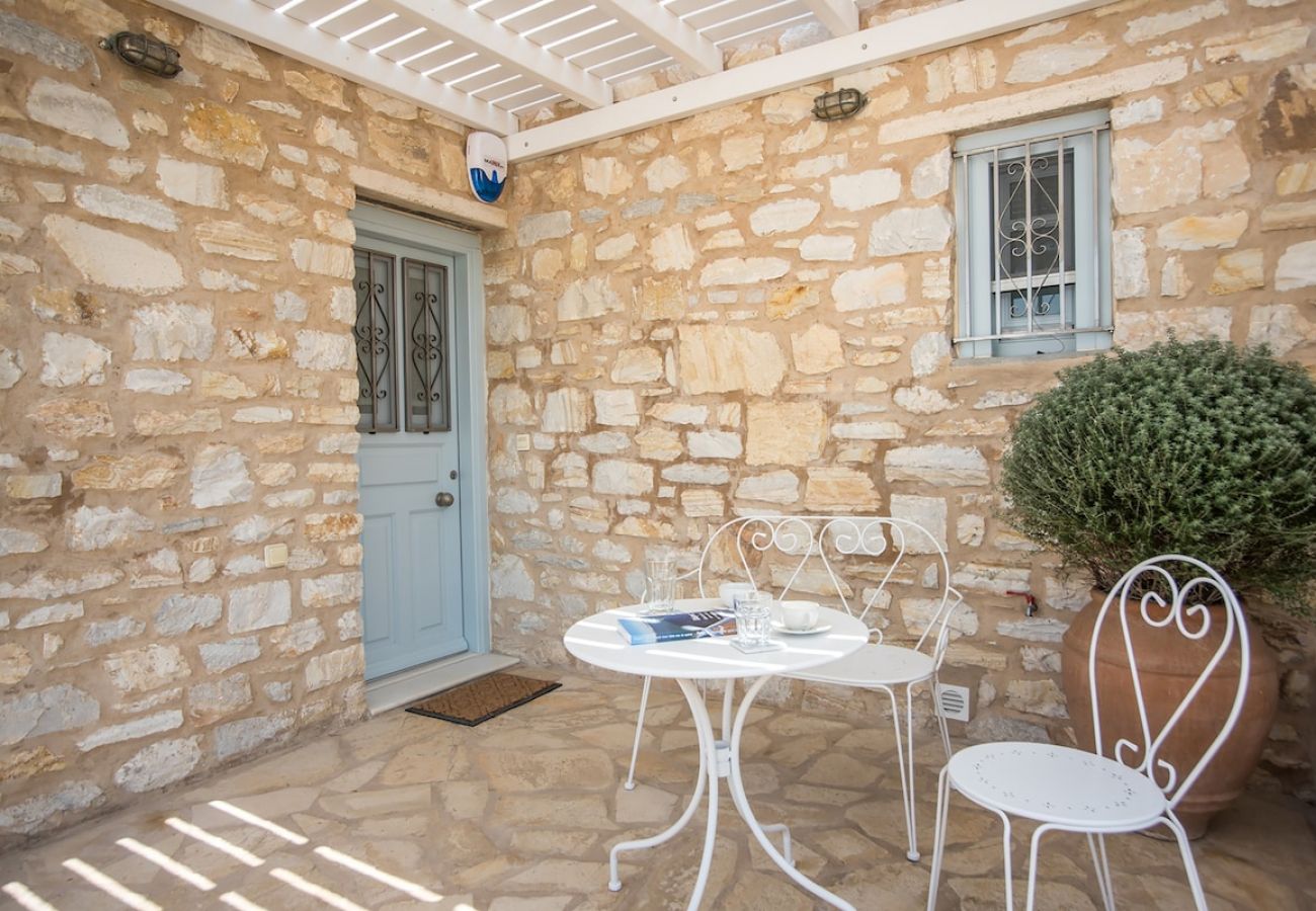 Villa in Ampelas - Eclectic island villa - gorgeous sea views, garden 