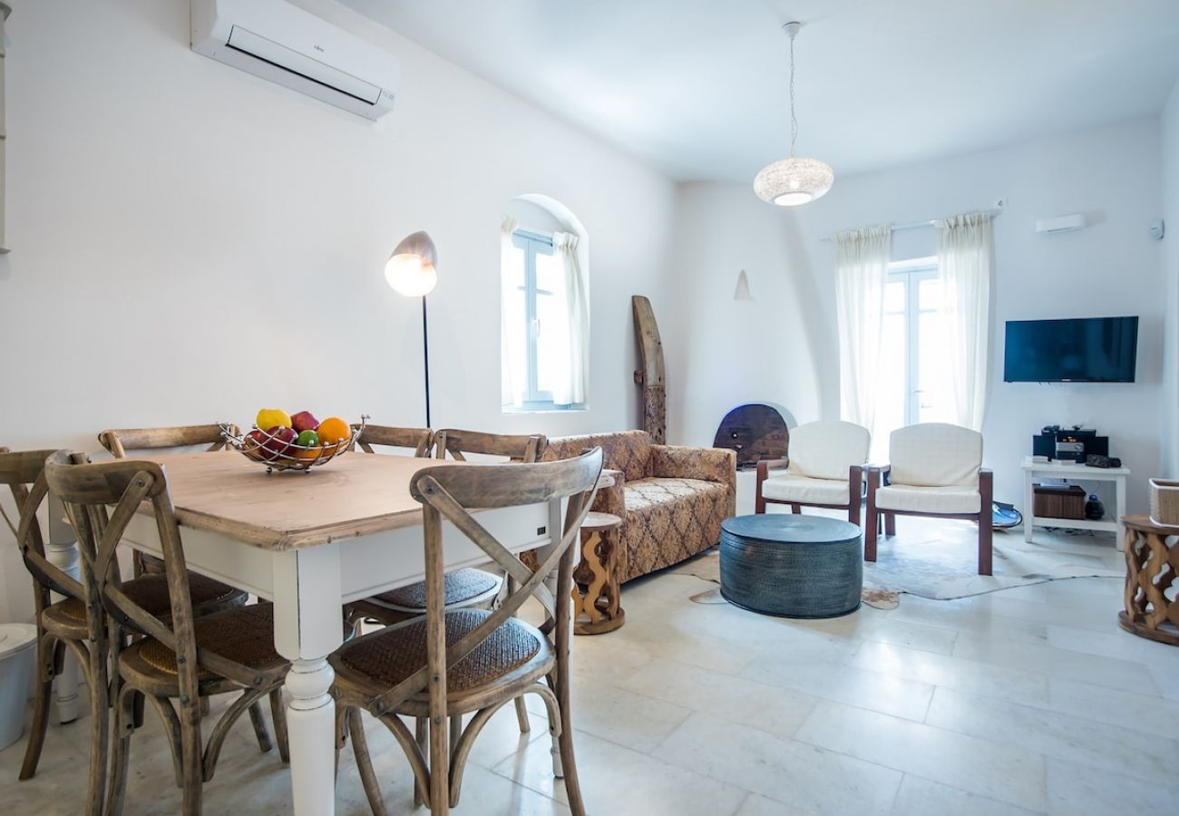Villa in Ampelas - Eclectic island villa - gorgeous sea views, garden 