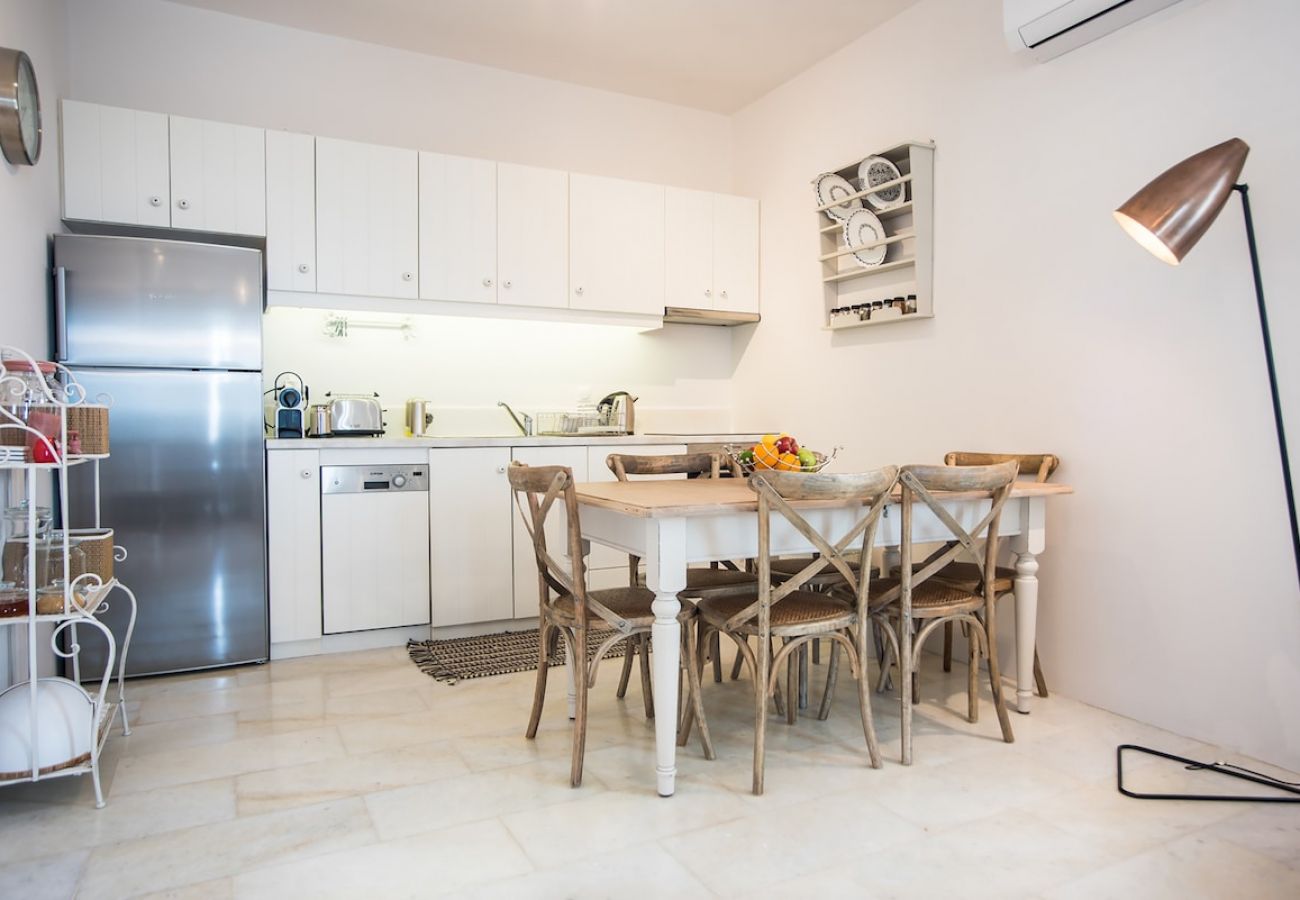 Villa in Ampelas - Eclectic island villa - gorgeous sea views, garden 