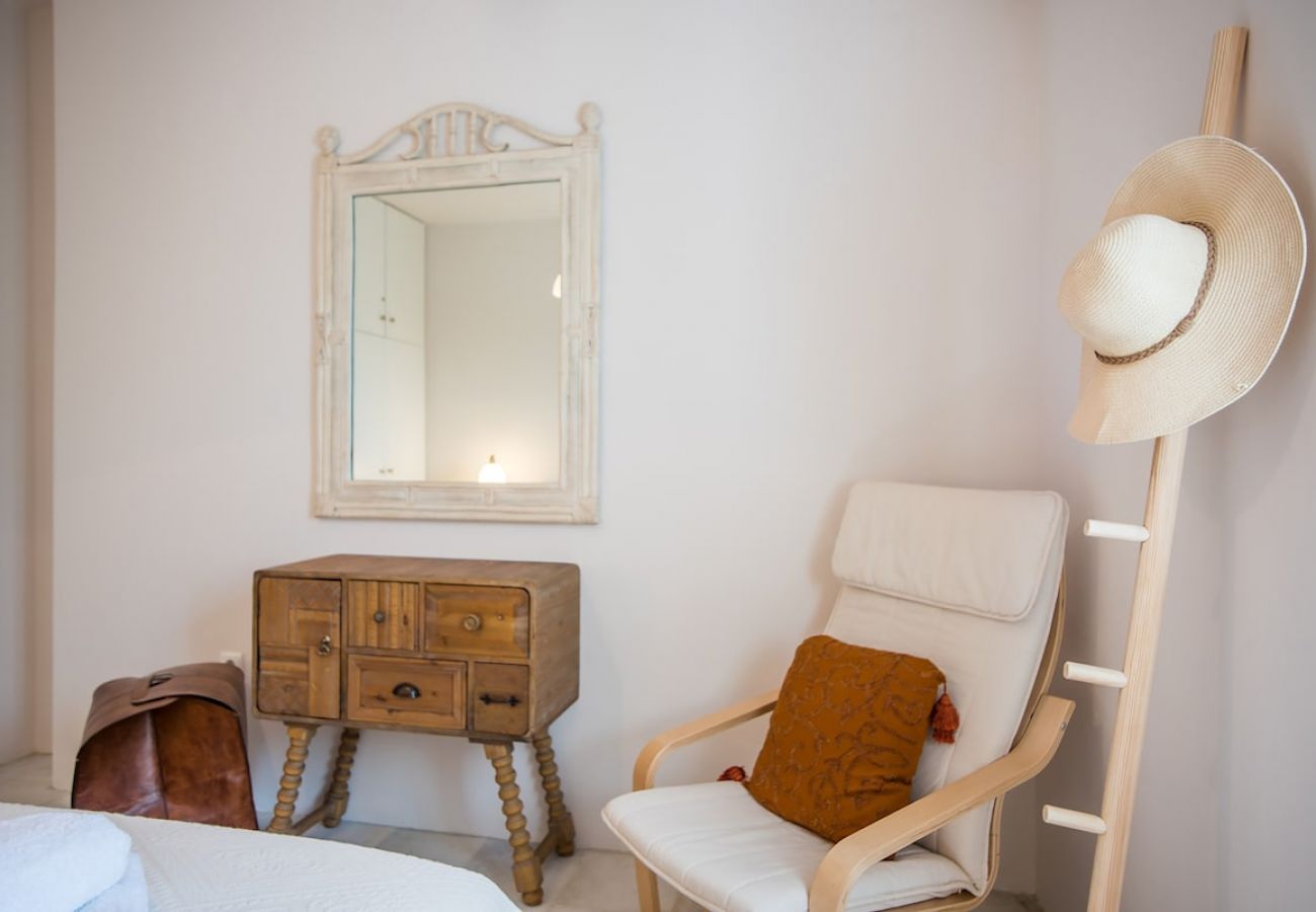 Villa in Ampelas - Eclectic island villa - gorgeous sea views, garden 