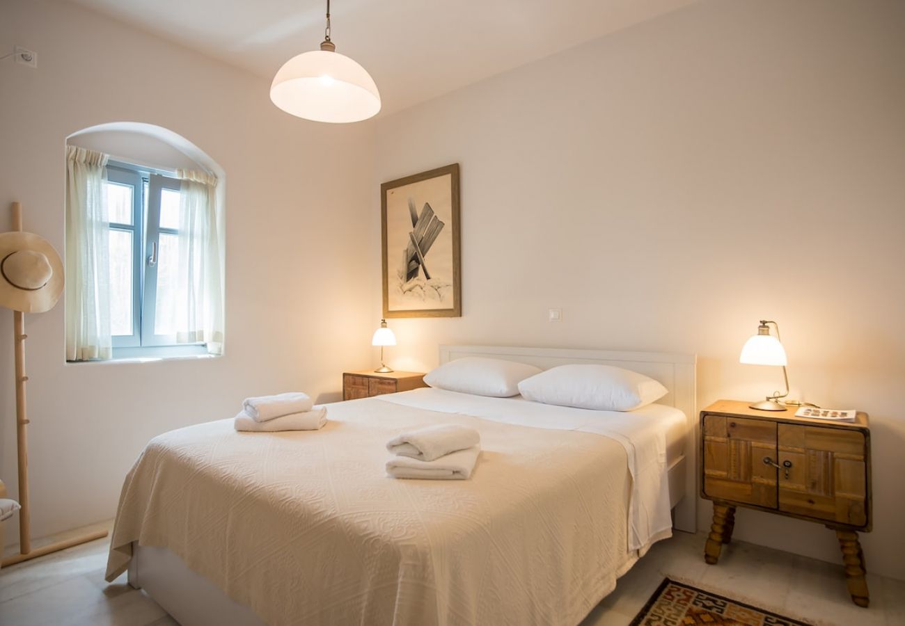 Villa in Ampelas - Eclectic island villa - gorgeous sea views, garden 