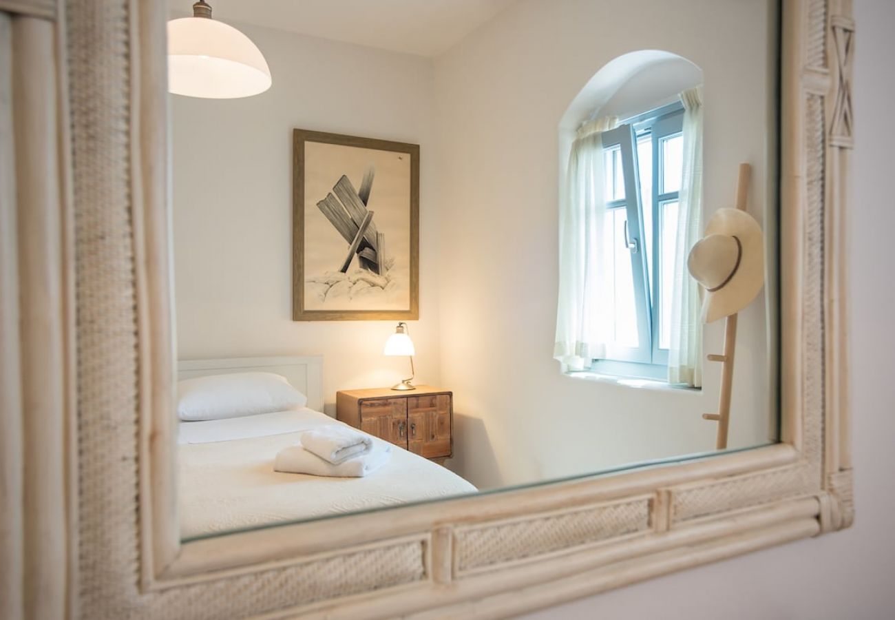 Villa in Ampelas - Eclectic island villa - gorgeous sea views, garden 