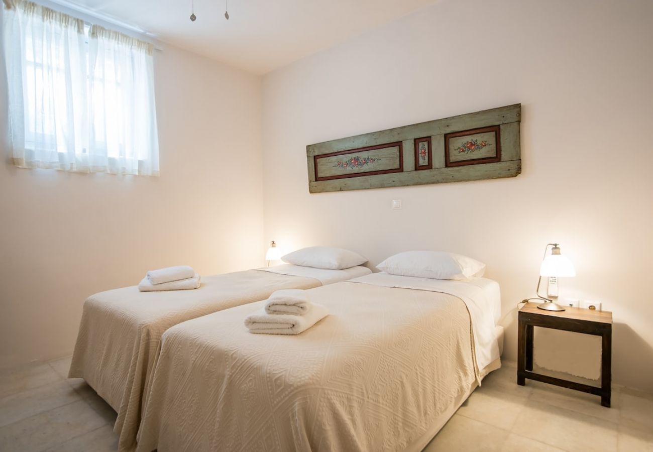 Villa in Ampelas - Eclectic island villa - gorgeous sea views, garden 