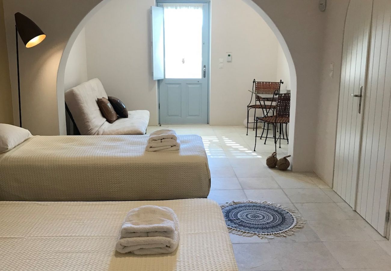 Villa in Ampelas - Eclectic island villa - gorgeous sea views, garden 