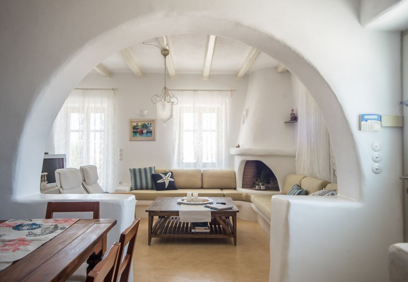 Villa in Isterni - 3-bed gorgeous villa - plunge pool & sea views 