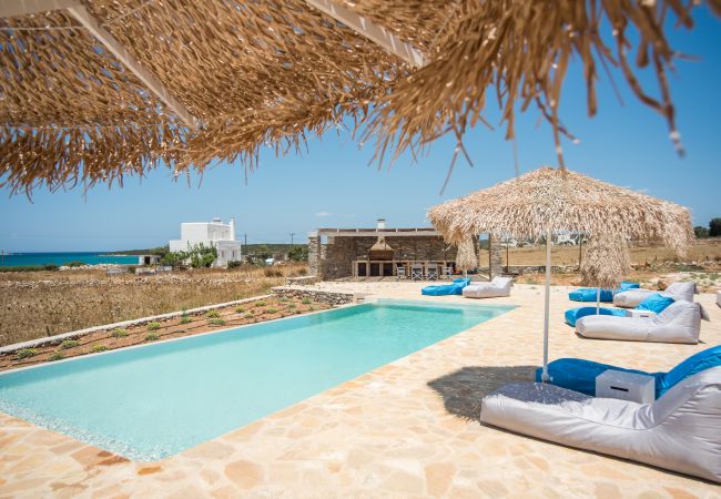 Villa in Xifara - Hip family pool villa, a walk from the beach 