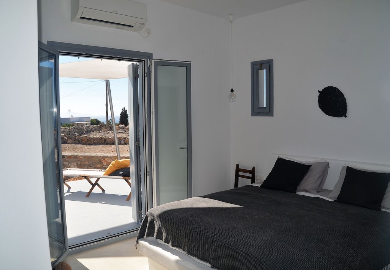 House in Aspro Chorio - The Hedonist Square cycladic house with sea view 