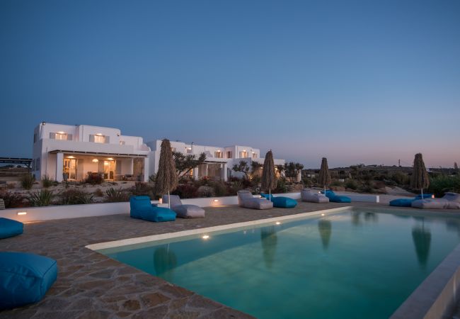 Villa in Xifara - Fabulous pool villa, steps from the beach 