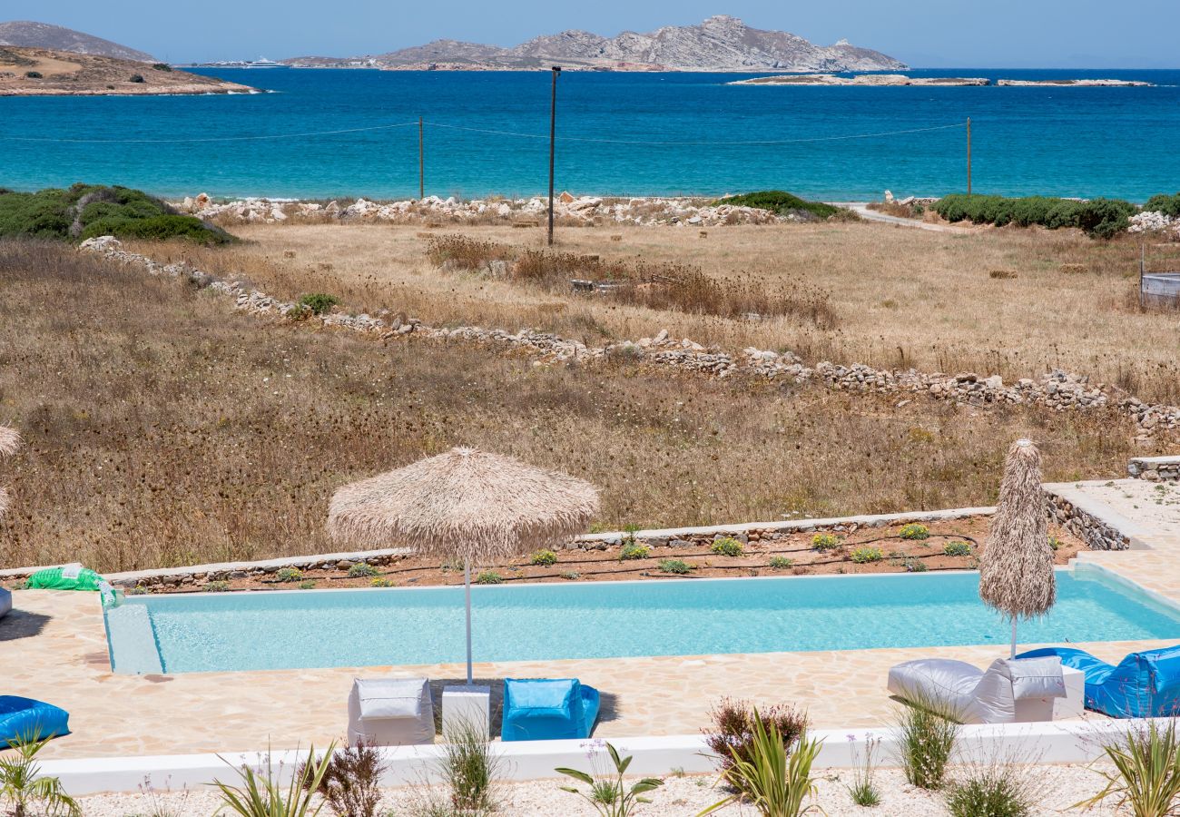 Villa in Xifara - Fabulous pool villa, steps from the beach 