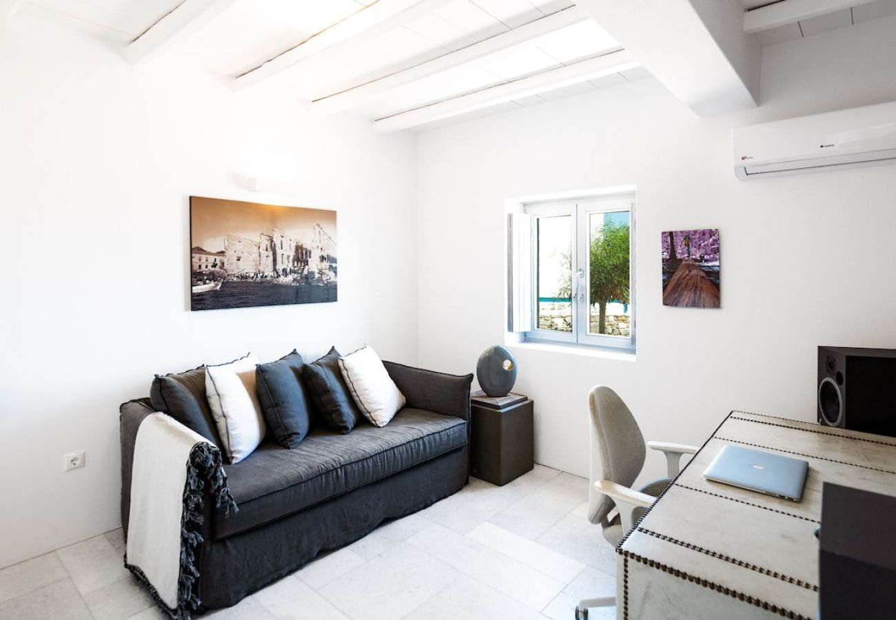 Villa in Ampelas - Seafront VIP 