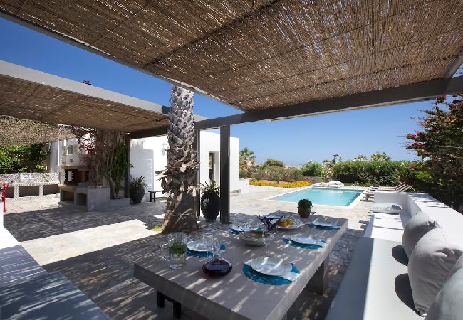 Villa in Ampelas - Elegant villa, sea views, designer renovation 