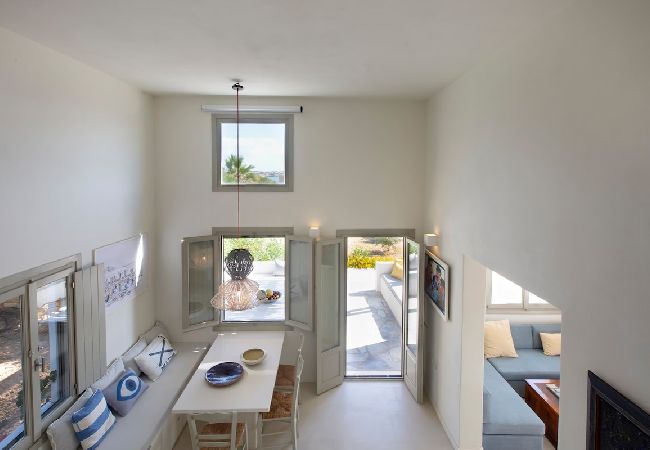 Villa in Ampelas - Elegant villa, sea views, designer renovation  Villa in Ampelas - Elegant villa, sea views, designer renovation